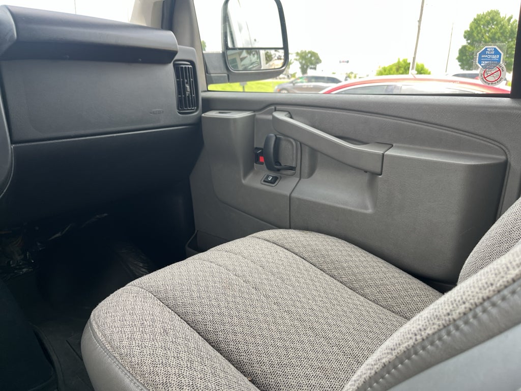 2025 Chevrolet Express 3500 LT