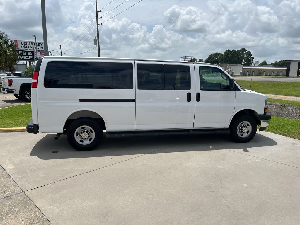 2025 Chevrolet Express 3500 LT