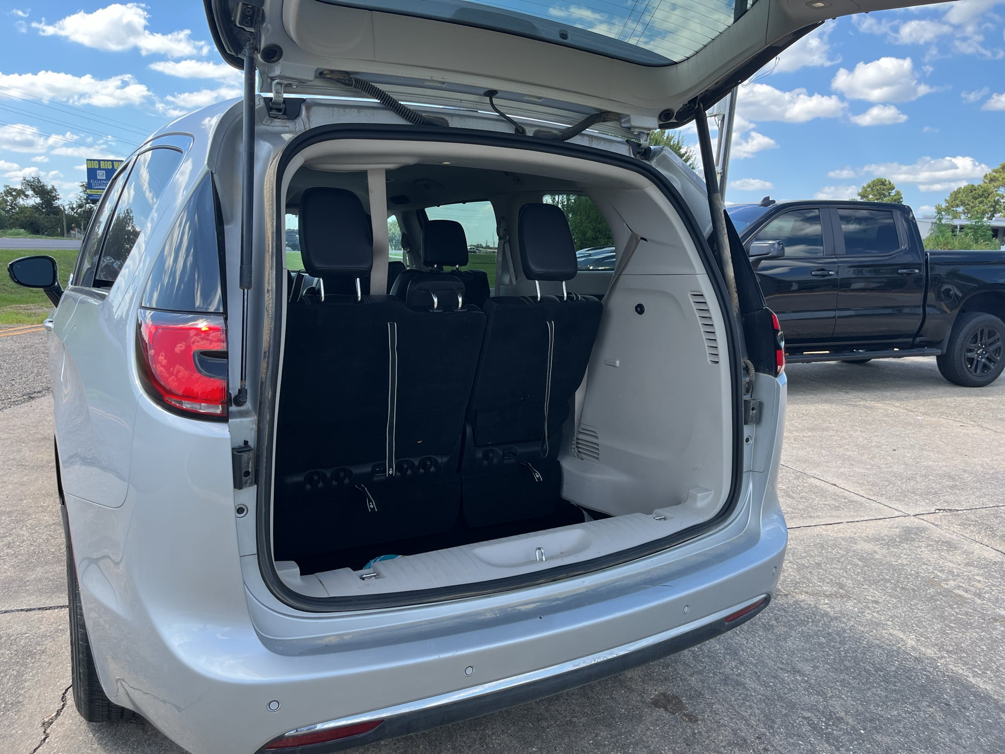 2024 Chrysler Pacifica Touring L