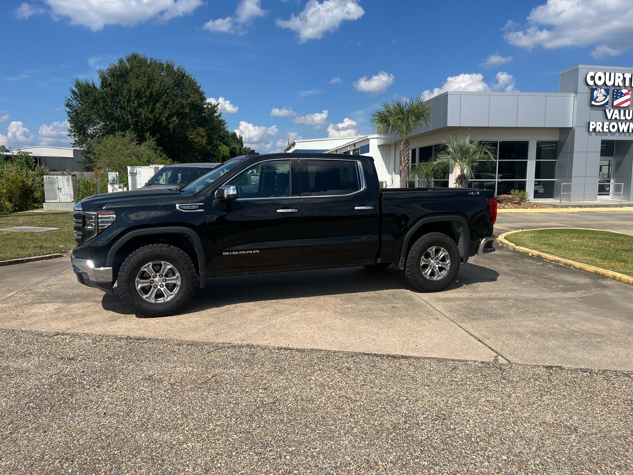 2025 GMC Sierra 1500 SLT