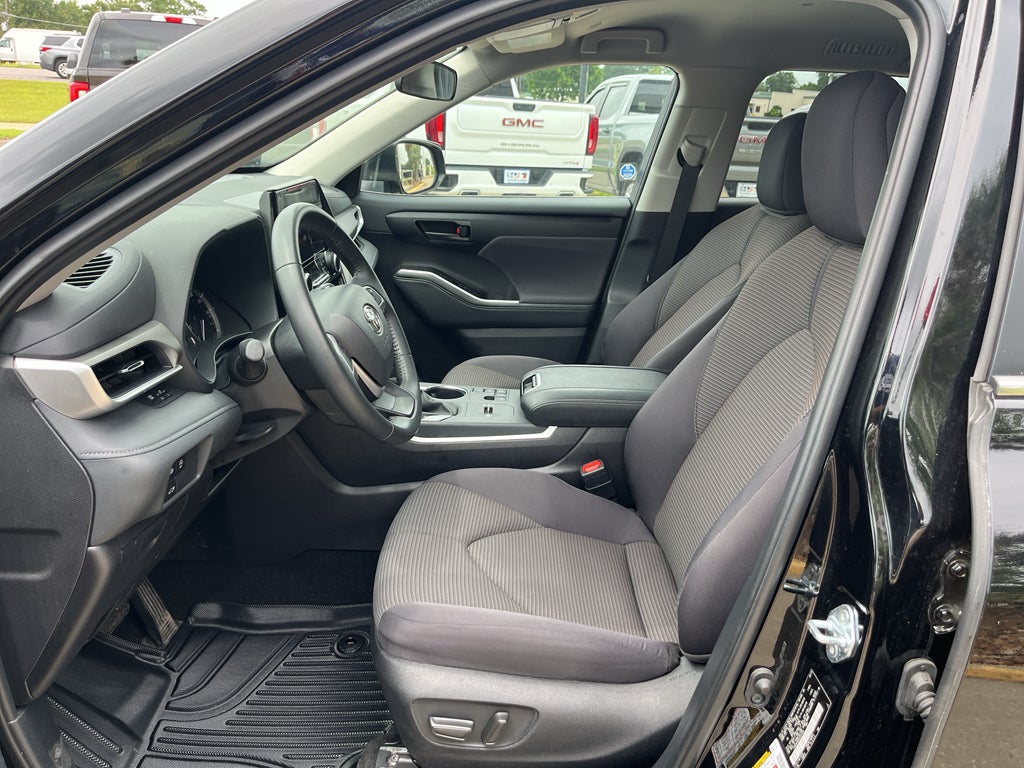 2025 Toyota Highlander LE