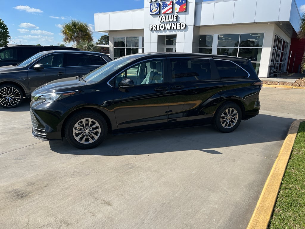 2024 Toyota Sienna LE