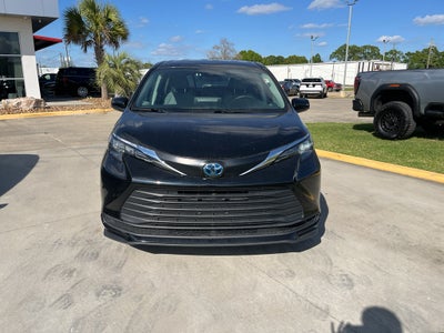 2024 Toyota Sienna LE