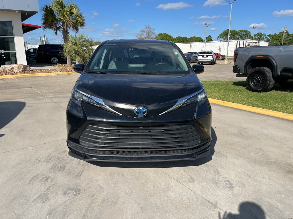 2024 Toyota Sienna LE