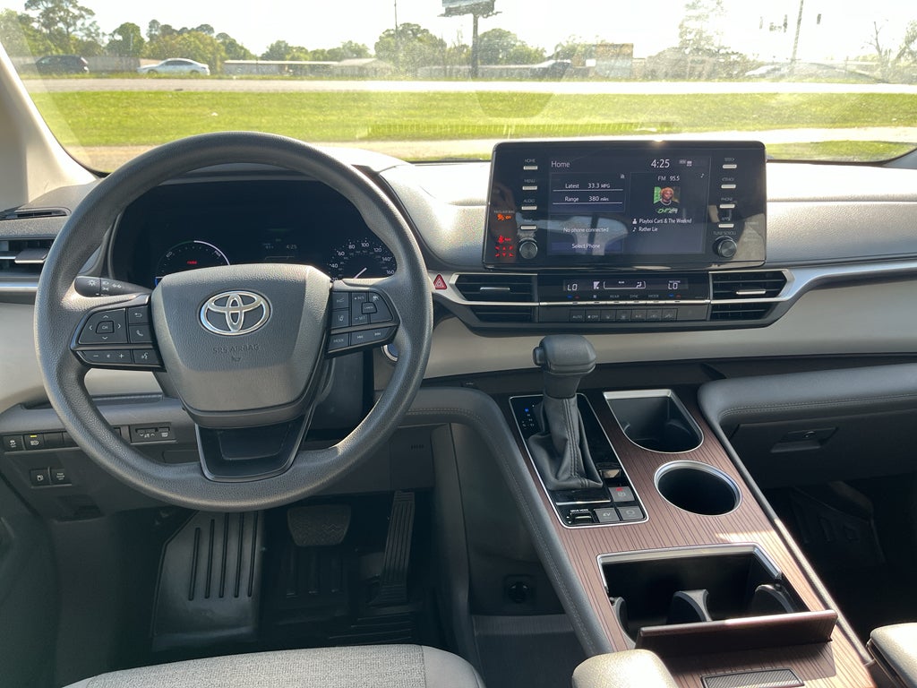 2024 Toyota Sienna LE