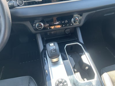 2025 Mitsubishi Outlander Base