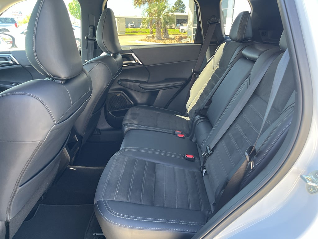 2025 Mitsubishi Outlander Base