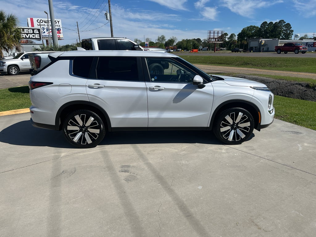 2025 Mitsubishi Outlander Base