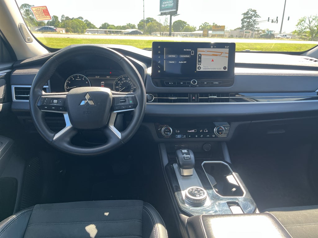 2025 Mitsubishi Outlander Base