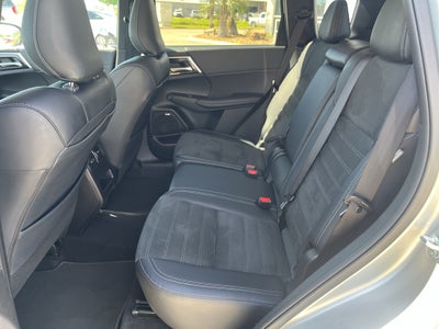 2025 Mitsubishi Outlander Base