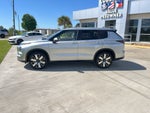 2025 Mitsubishi Outlander Base