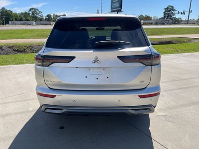 2025 Mitsubishi Outlander Base