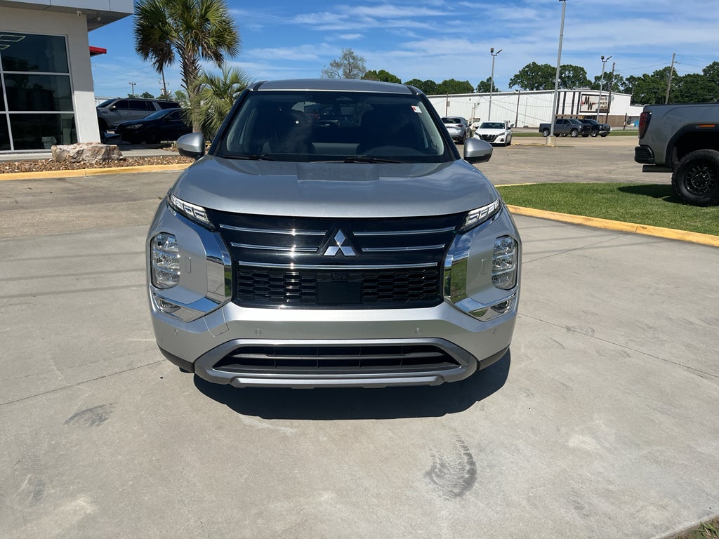 2025 Mitsubishi Outlander Base