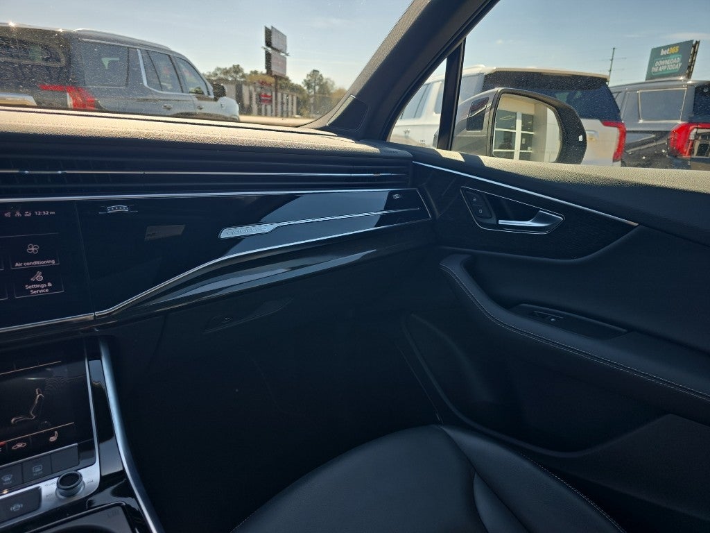 2025 Audi Q7 Premium Plus