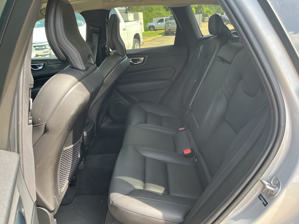 2022 Volvo XC60 B5 Momentum