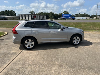 2022 Volvo XC60 B5 Momentum