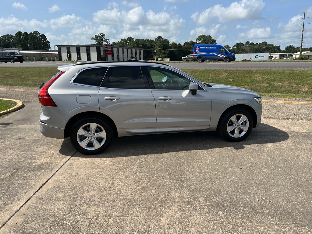 2022 Volvo XC60 B5 Momentum